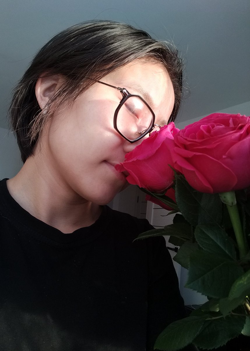 Today was full of action, but I’m still craving a bit of time to unwind and focus on myself. How do you end your days? What helps you switch off and relax after a busy day? #evening #relaxation #balance