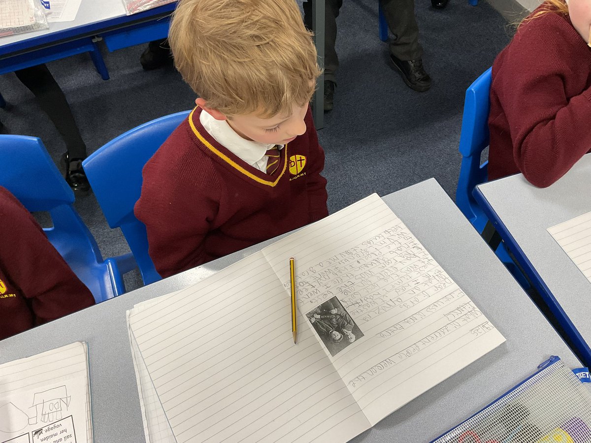 PDA_Y2's tweet image. Writing a diary entry, we became first class passengers on the Titanic. We then compared this to our diary entry as third class passengers. 🚢🚢🚢🚢 #pdahistory #pdaenglish
