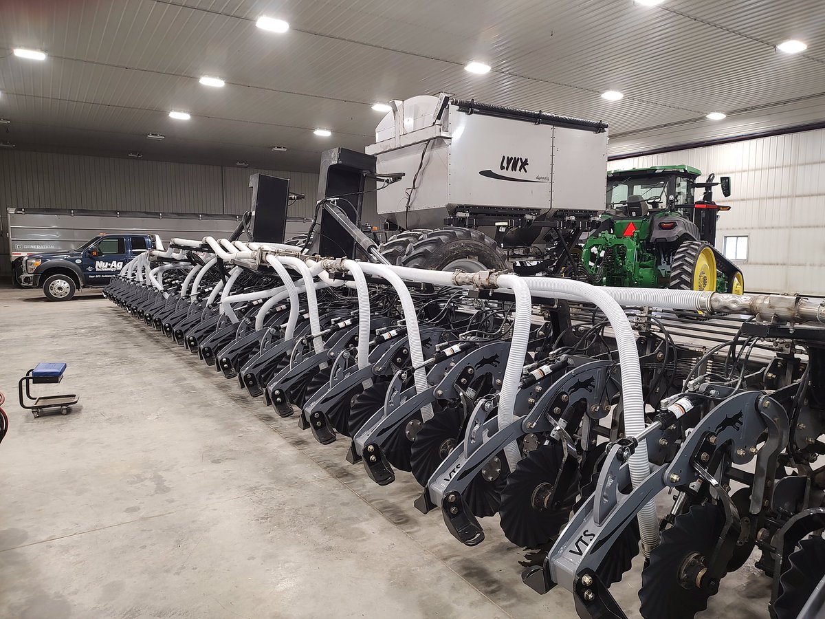 New 2024 24 Row Lynx Dynasty   This is the last 2024 built and available now at $25000 less than a new order 2025 and 0% interest until 2026.  Raven RCM ,17 ton capacity 60/40 bin with Dual scales, auto greaser, Used 16 row Dynasty and new 12 row Legacy in stock also