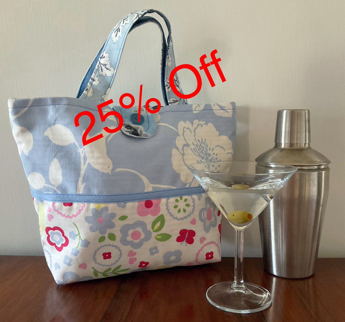 samm_designs's tweet image. CLOSING DOWN SALE !!! The time has come to close my Etsy shop. I am having a closing down sale, lots went yesterday so grab one last Samm Designs bag &amp;amp; beauty accessories. Thanks all, the support here has been amazing. 

#MHHSBD #ShopIndie #HandmadeHour 

buff.ly/2F1nKi1