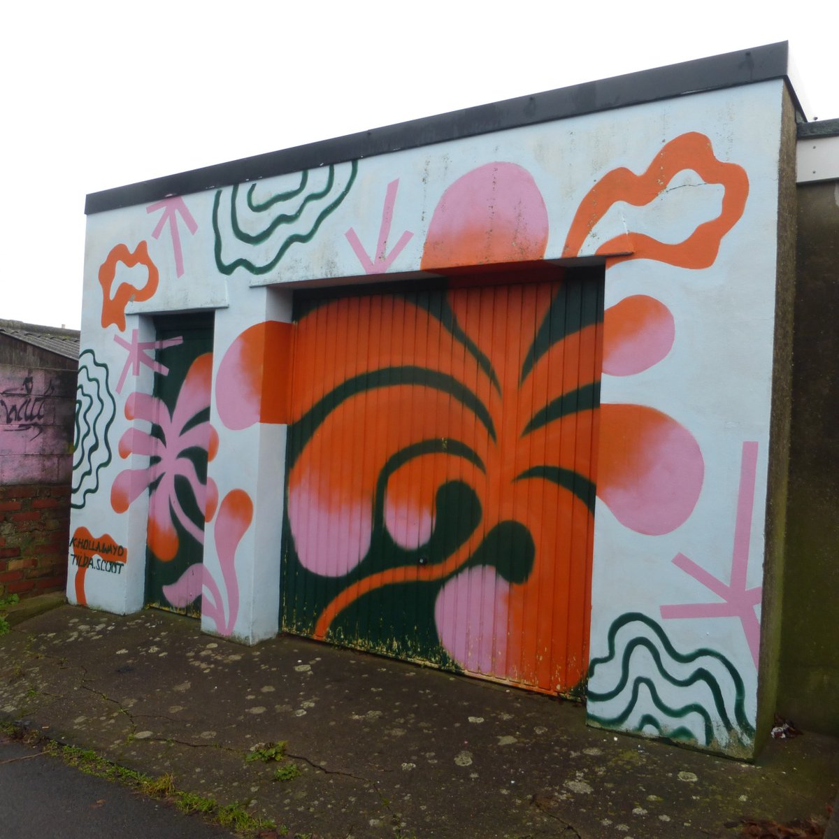 DeborahDuffin's tweet image. I rather like this one I saw recently on the back of someones garage. #ArtTechChat