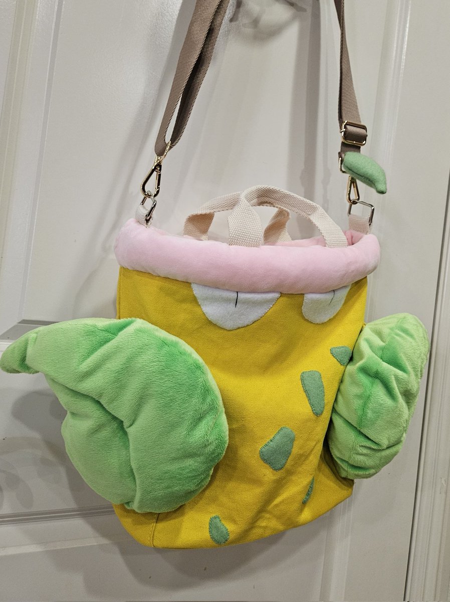 JennyENicholson's tweet photo. I made my victreebel bag like I said I would https://t.co/k2M9ePYh6y