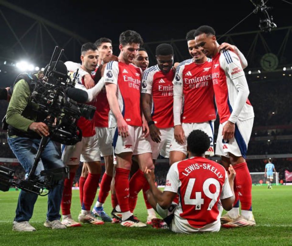 PLCPolice's tweet image. Absolutely disgraceful behaviour from Arsenal tonight. Gabriel celebrating in Haaland’s face!! Lewis-Skelly mocking his celebration too?!! Arteta smiling!!!

It’s completely unacceptable. 
Every single one of them should be fined…

All units to The Emirates!!!
🚨🚨🚨
#ARSMCI