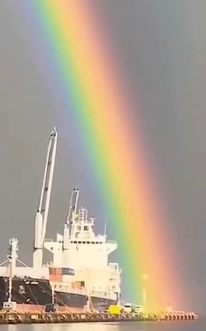 IT IS HAPPENING NOW!🌈✨️☀️
Fifth Dimensional Vortexes are Opening Up along Many Ley lines and Merkaba Points that Crisscross our Planet. . . Creating a Web of Interconnected Energy.
These Vortexes. . . BE-ing Activated. . . will Gradually Expand their Reach toward the very CORE