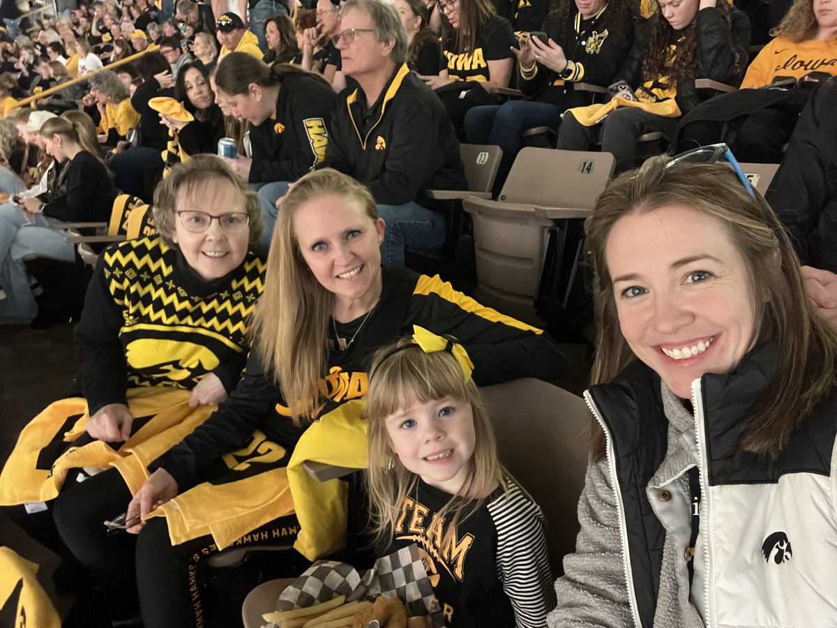 elemaste79's tweet photo. Let’s Go Hawks! Congrats CC 💛🖤 #Fightfor Iowa @IowaWBB https://t.co/yPyG2N9TlP