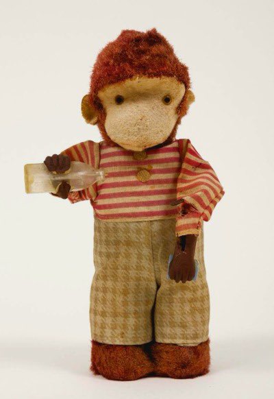 BillPourquoimec's tweet image. From Kurt Cobain's collection of monkeys.