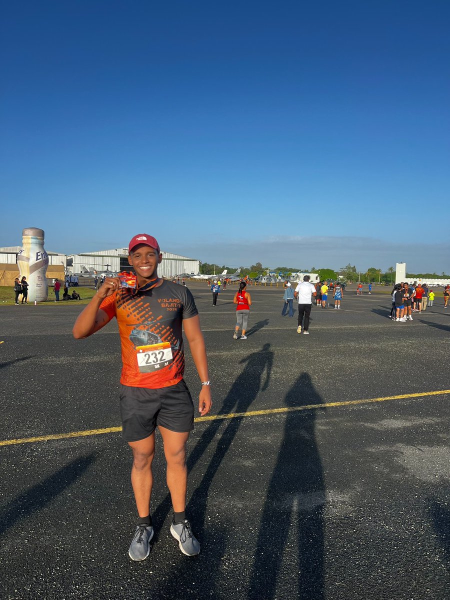 itzjamespeter's tweet image. 5km en 21min y 19 seg nada mal para un principiante y para ser mi primer maratón ✈️🏃🏽♂️ Volando Bajito