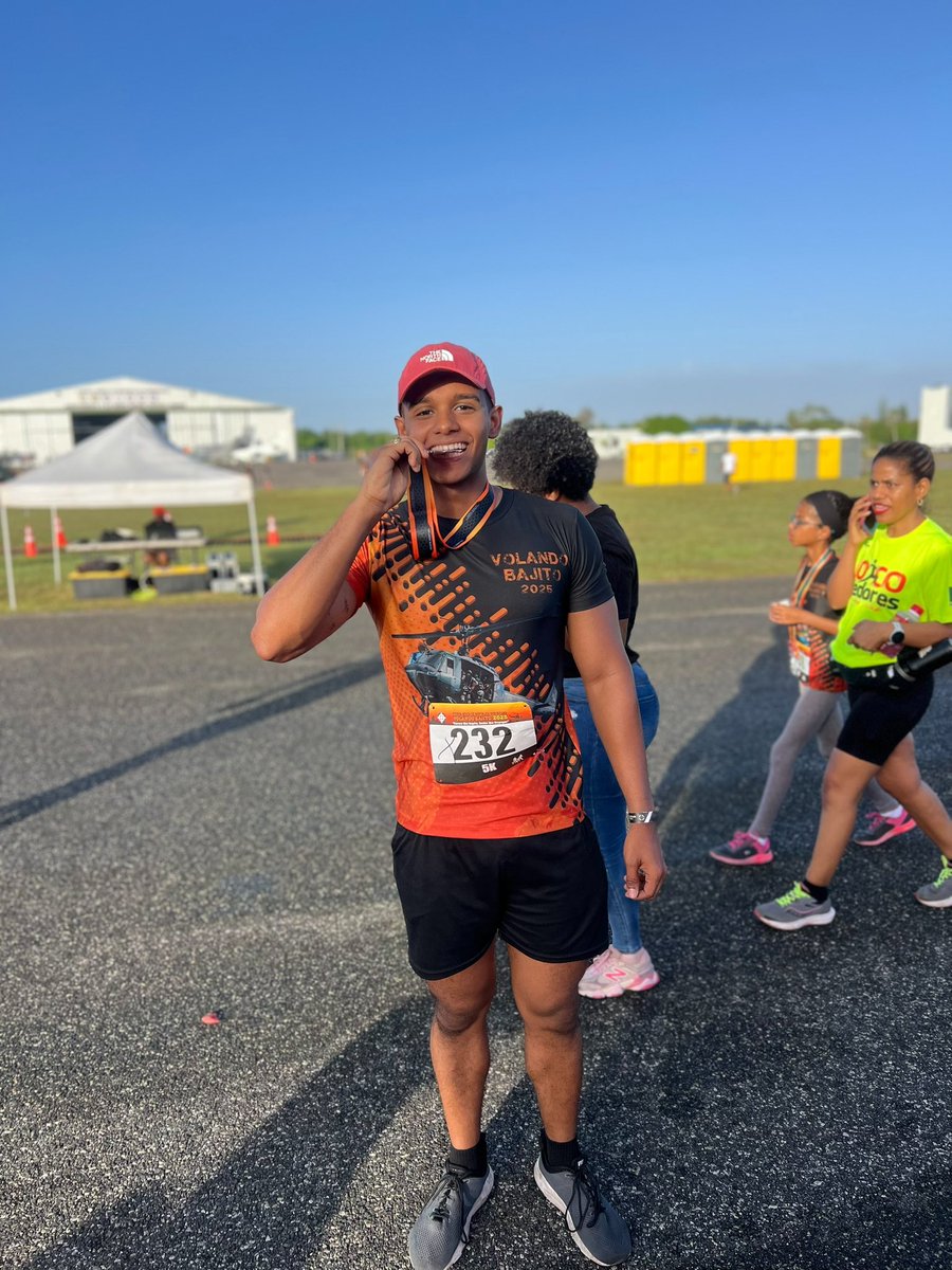 itzjamespeter's tweet image. 5km en 21min y 19 seg nada mal para un principiante y para ser mi primer maratón ✈️🏃🏽♂️ Volando Bajito
