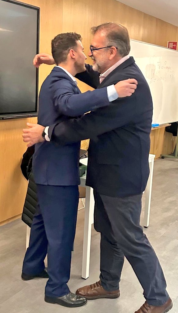 Javier Rupérez (@javierruperez) on Twitter photo El 31/01 tuve una de las mejores experiencias  del trabajo de profesor/investigador: el alumno culmina su aprendizaje y demuestra todo lo que ha aprendido. <a href="/DavidChamoso/">David Chamoso</a> defendió su tesis, me hizo sentir el orgullo de haber sido su director. ¡Enhorabuena! Buen viaje, vuela alto. El 31/01 tuve una de las mejores experiencias  del trabajo de profesor/investigador: el alumno culmina su aprendizaje y demuestra todo lo que ha aprendido. <a href="/DavidChamoso/">David Chamoso</a> defendió su tesis, me hizo sentir el orgullo de haber sido su director. ¡Enhorabuena! Buen viaje, vuela alto.