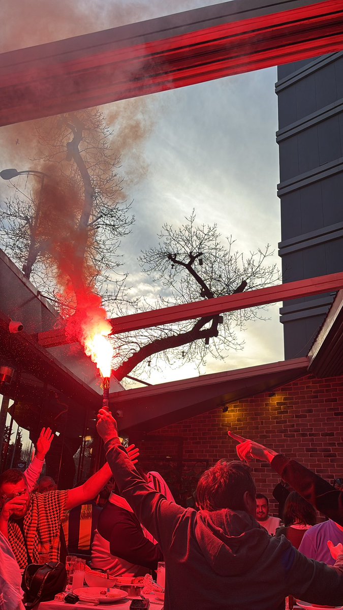 Sensiz yaşanmaz bu dünyada,
Adı cennet olsa da.. 💙💛

<a href="/Fenerbahce/">Fenerbahçe SK</a>