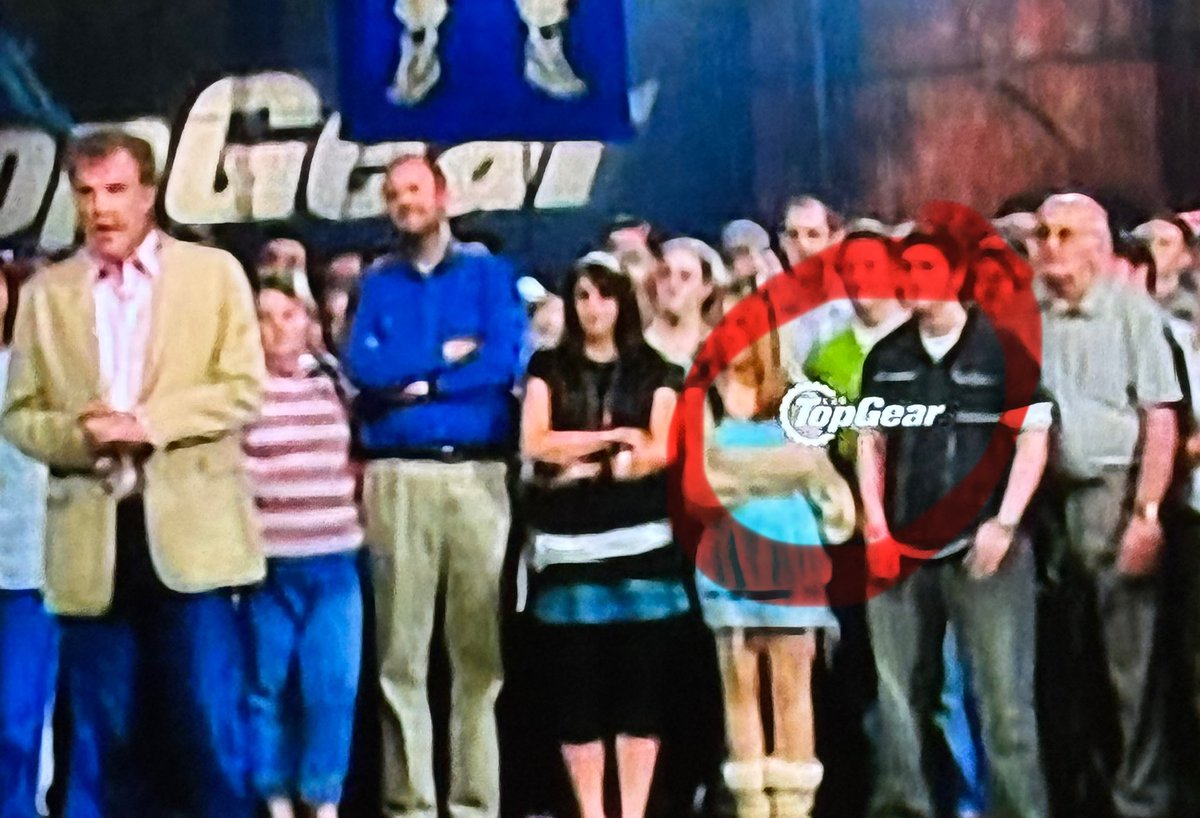 nkreibich's tweet image. Dear @SamsungTV Why on earth does this logo from #TopGear need to be on the tv the whole show? Also, why in the middle?