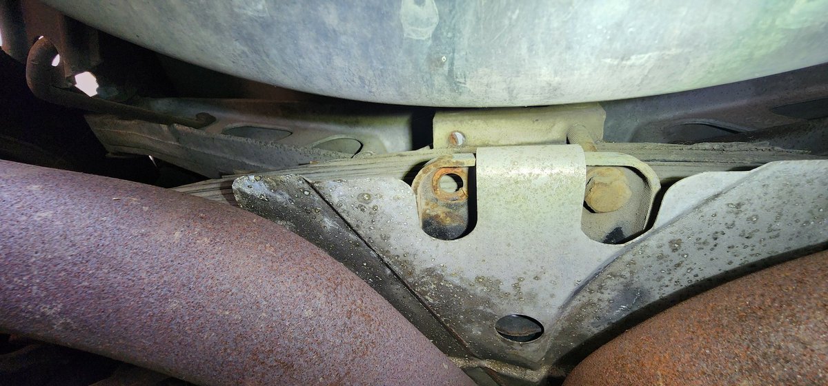 ghost_of_wojtek's tweet photo. What's wrong in this pic?? Bonus points if you can tell me what car and what year. https://t.co/L1p20rvo7X