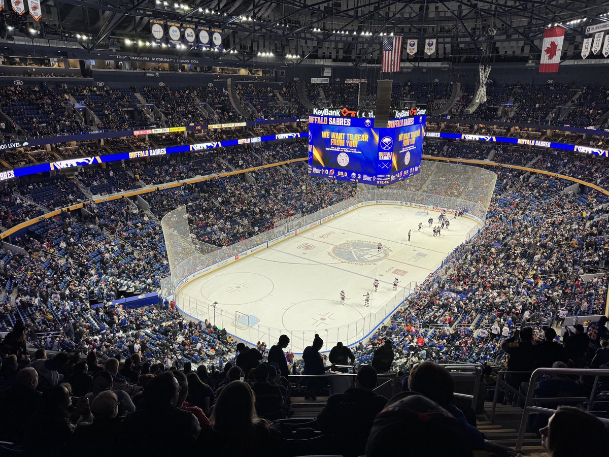 KHayes_reports's tweet photo. The @BuffaloSabres are playing truly inspired hockey this afternoon. Up 3-0 on the Devils, can this team keep the pedal to the floor? The effort is there as Gilbert and Tommer hit milestones β and a shorty to end the period? #Sabrehood #OnTheWarpath https://t.co/zm0sn4NH07