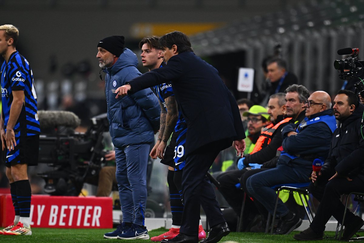 Inter_en's tweet image. Substitution for Inter:

#Frattesi 🔄 #Mkhitaryan 
#Zalewski 🔄 #Dimarco 

#ForzaInter #DerbyMilano #MilanInter