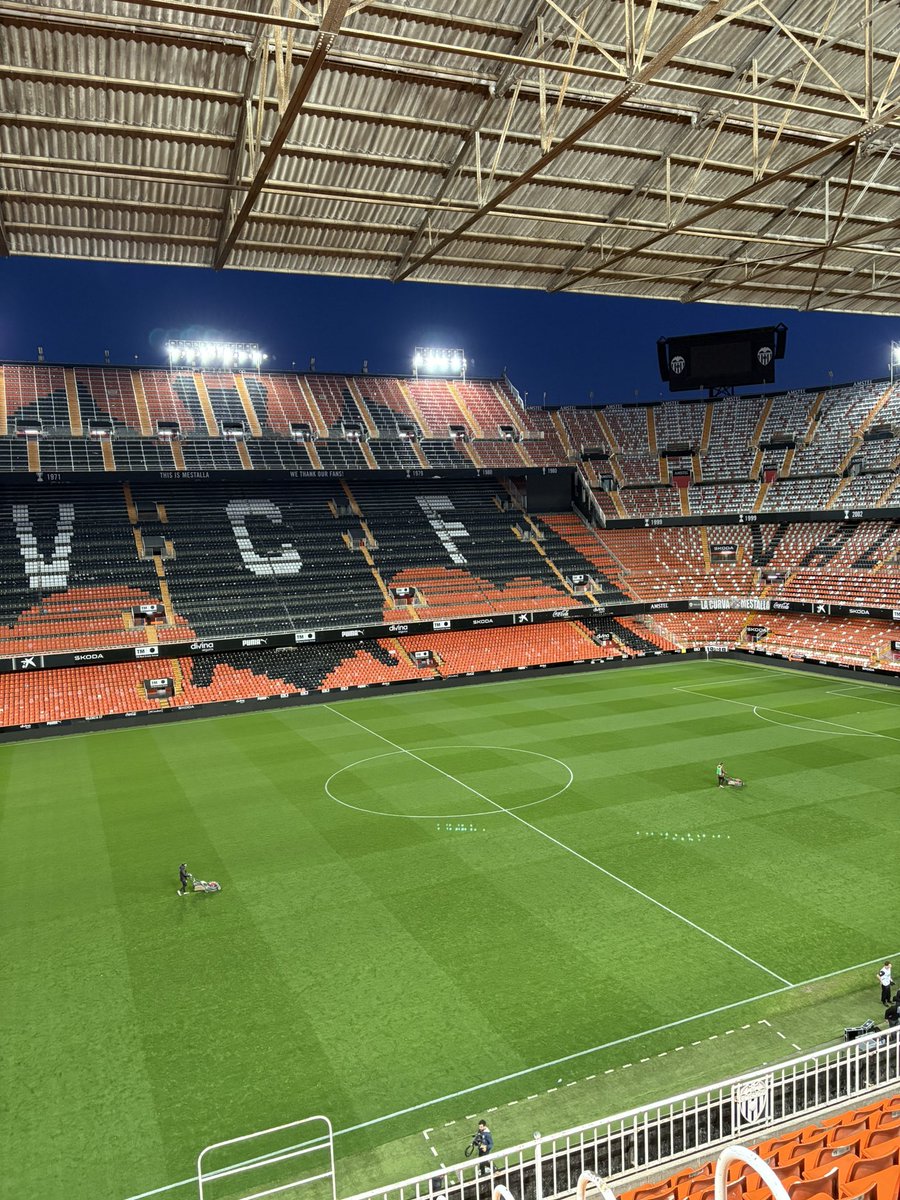 🔌 Guerra/Rioja y Rioja/Guerra. Cuando se encuentran los de “capacidad” es mucho más simple que pasen cosas positivas. 

Independientemente del desarrollo del juego, cuando eres capaz de dominar las áreas, siempre estás más cerca de ganar. 

Y Mestalla, y tanto que Mestalla. ❤️
