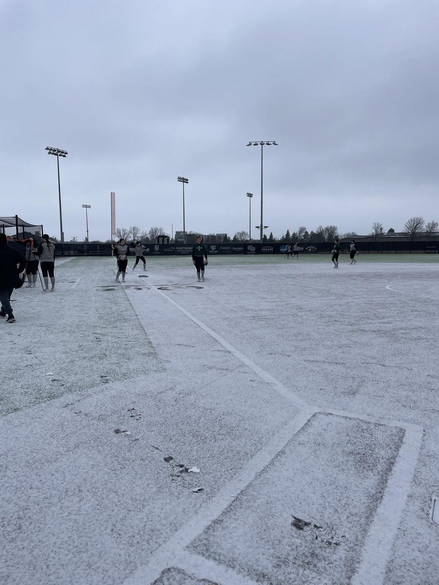 GBPhoenixSB's tweet image. Making your inner child happy on the first outdoor practice of the spring semester! ❄️ 🥎