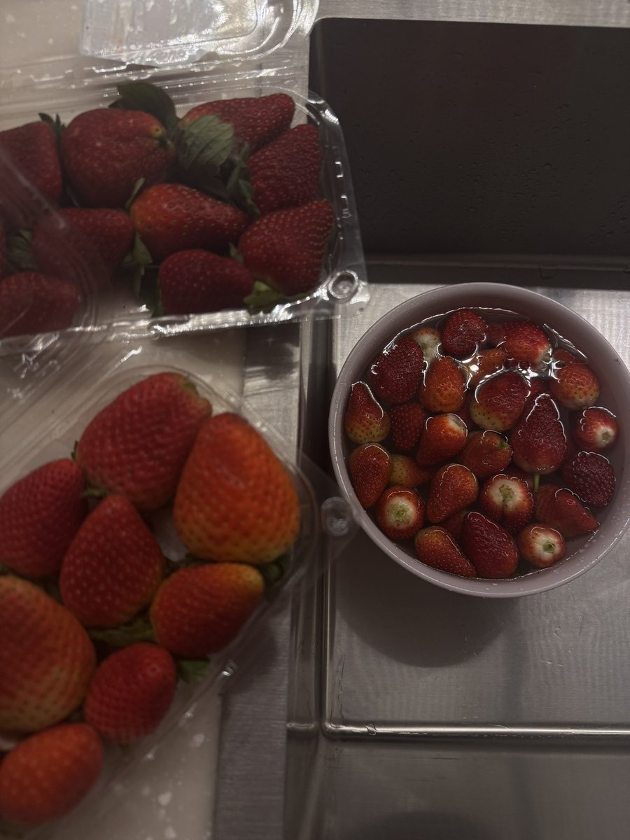 iidd47's tweet photo. Strawberry Cake 🍰 🍓 https://t.co/yZYFL07gkK