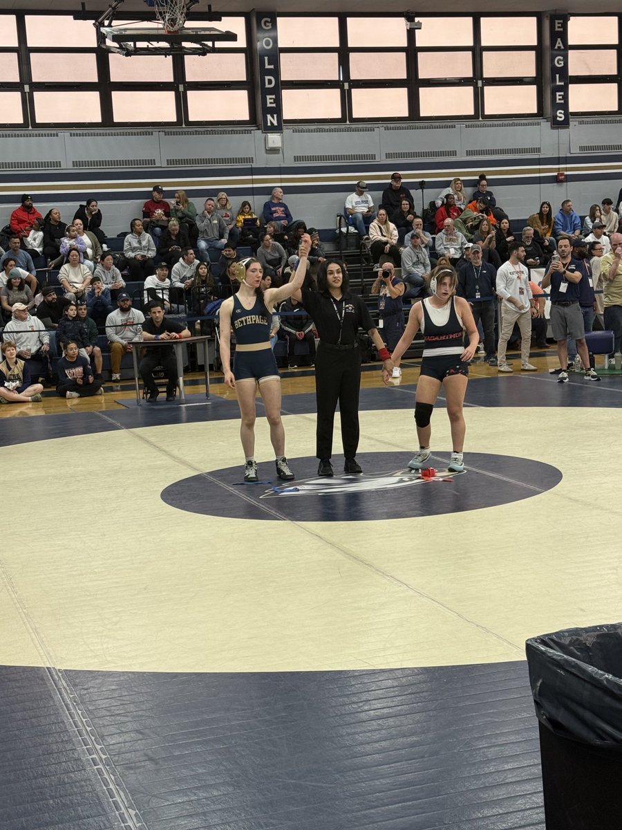The Golden Eagles in action today at the Nassau County wrestling championships!!!!🇺🇸🦅🤼‍♂️