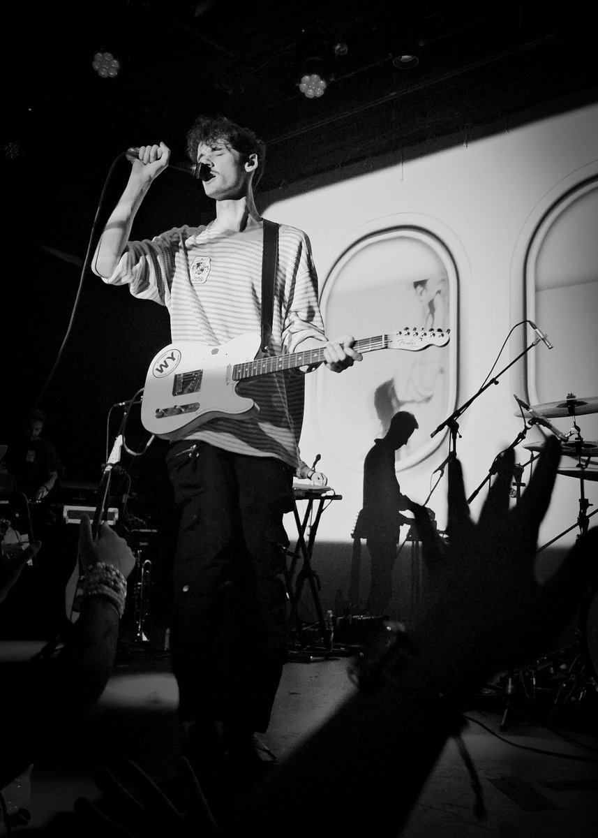 LVJYNation's tweet photo. Today's edition of..... B&W or color?
πΈ @lvjybandnews
#lovejoy #LoveforLovejoy #rftny #resourcesforteachingtour #LVJY #RFTBrooklyn #concertphotography #bwphotography #livemusic https://t.co/HqSwkYzZ2a