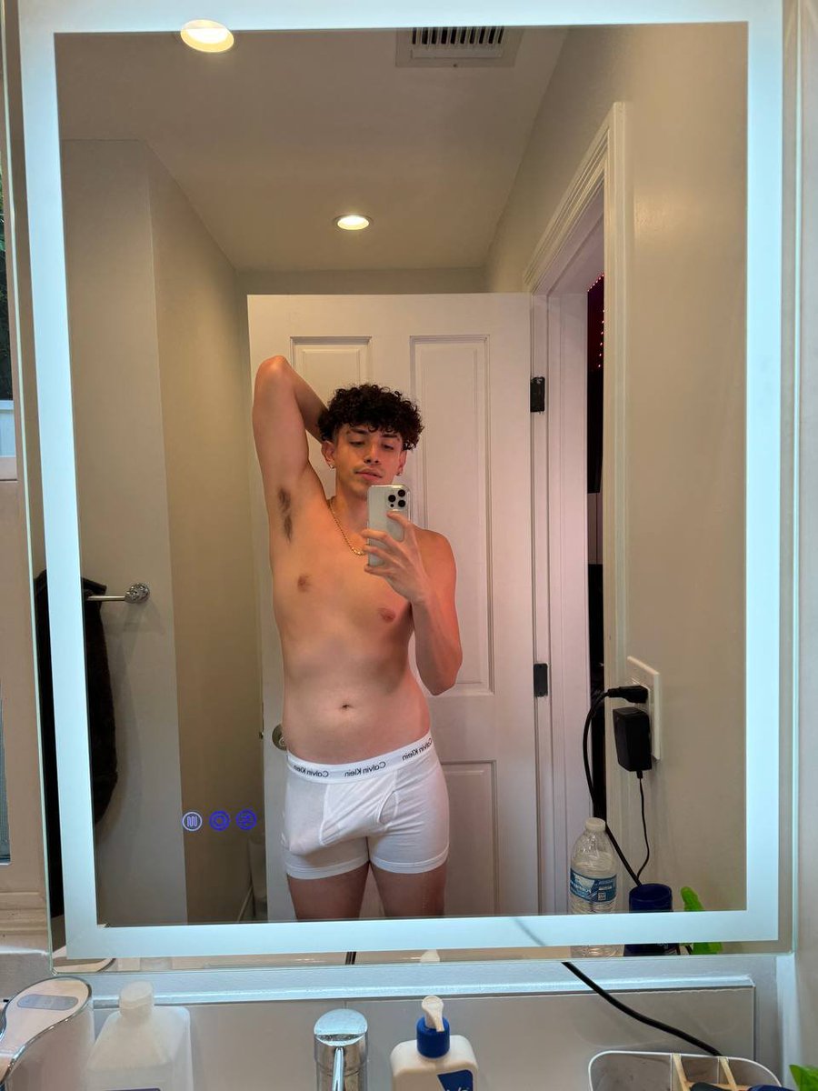 tbb03's tweet photo. say plz for my shower video https://t.co/sw8ORI88Me