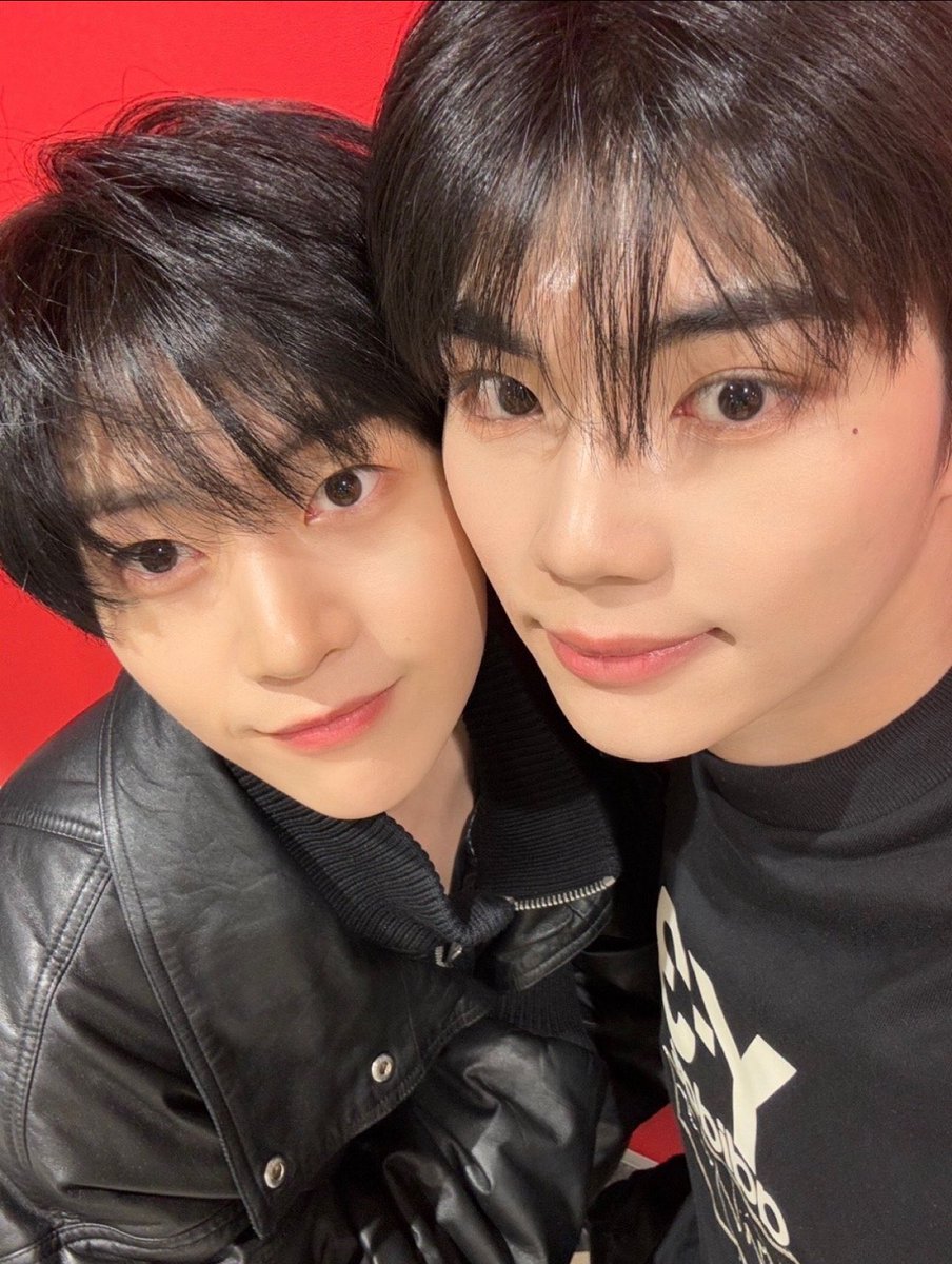 Matthew looks so submissive and breedable here