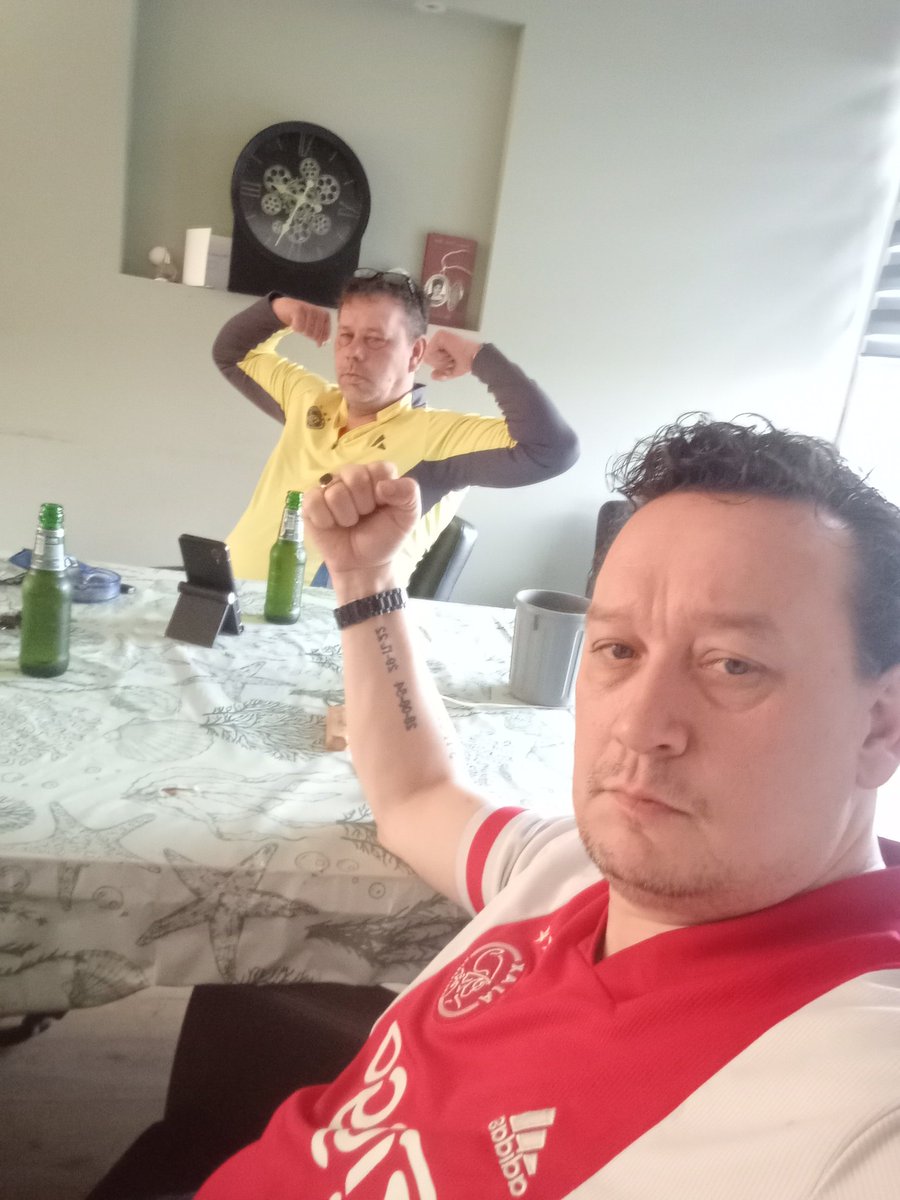 Was 5 min voor de wedstrijd heb een keer weer om mijn knieën gezette met de 2-1 wat een wedstrijd