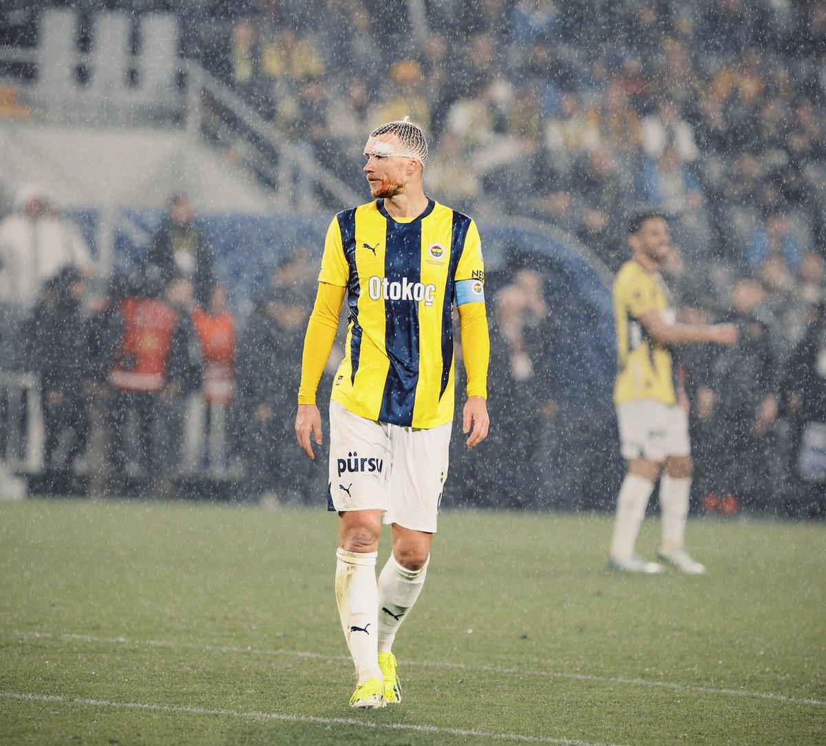 GlarungYedek's tweet photo. Yemin billah ederim sana duyduğum saygının sevginin haddi hesabı yok ya kuran çarpsın çok seviyorum seni.. kaptan dediğin adam her şeyi ile böyle olur amk https://t.co/2IguMD254f