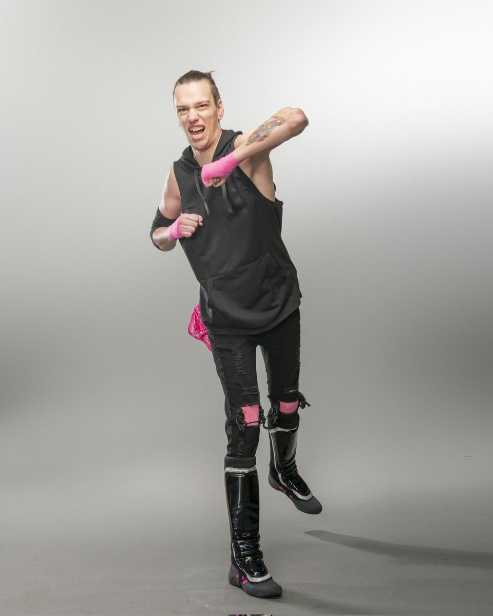 So keep wishing you were me
And I'll keep making you have to.