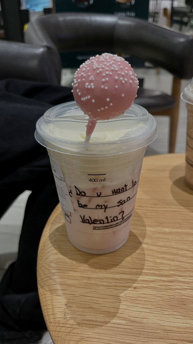 👩🏻‍❤️‍💋‍👨🏽