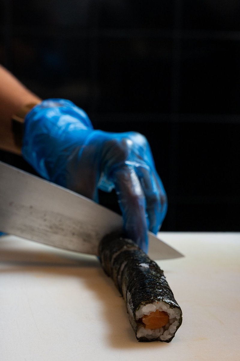 Makis😎

En japonés, la palabra maki significa “rollo”. 

Un rollo de alga nori relleno de arroz y distintos ingredientes. 

¿Conoces todos nuestros makis?

Tu pedido en🛍️ sintenedor.es