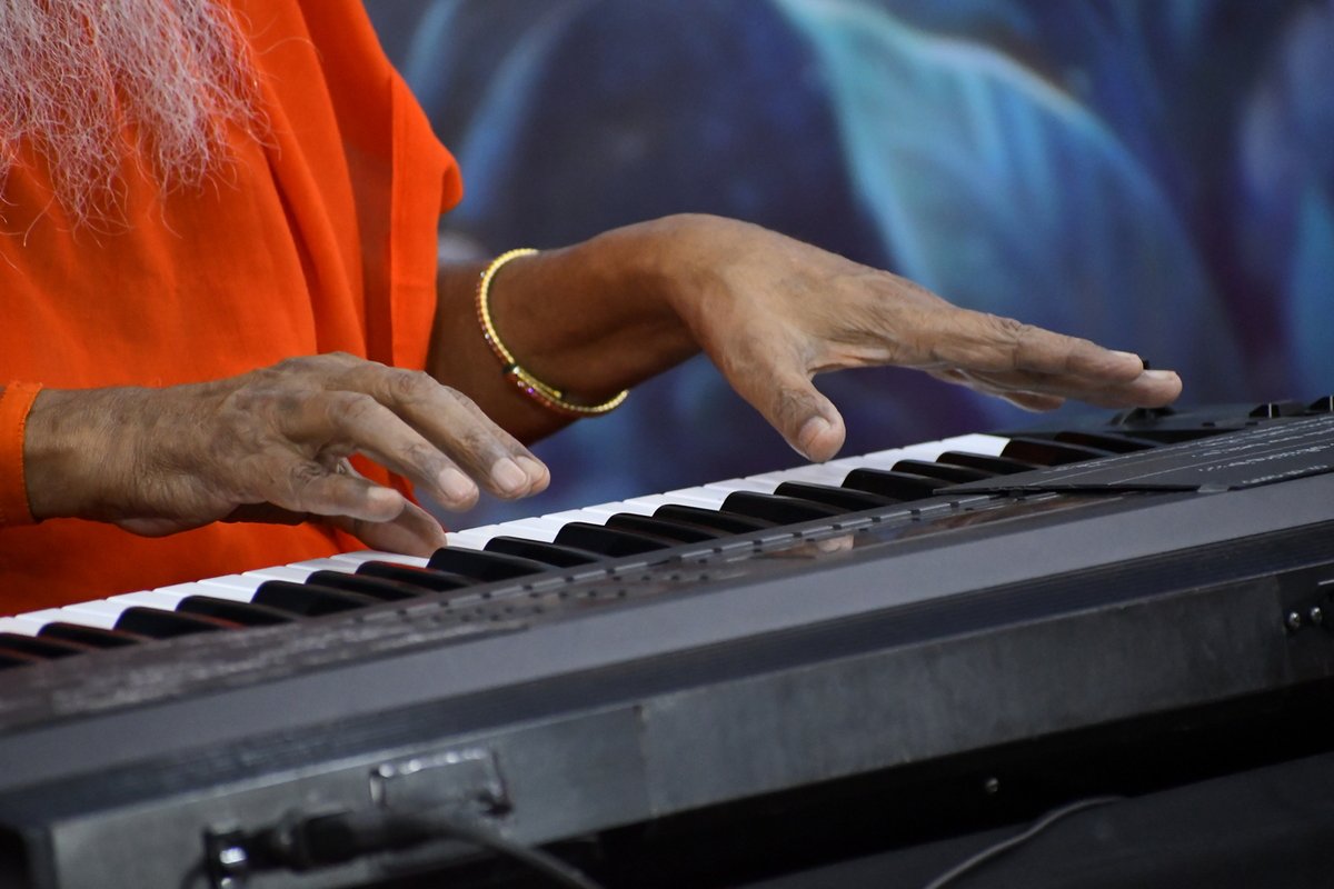 SgsSwamiji's tweet photo. • Datta Kshetra Nada Yatra 2025 • 2 Feb 2025

- Music for Meditation - Krishnamruta Raga Sagara

SGS Ashrama, Nellore, Andhra Pradesh

#datta #dattakshetrayatra2025 #music #meditation #healing #sgsswamiji #raga #nada #ragasagara #nellore #krishnamrutaragasagara https://t.co/ttxDE6fm7w