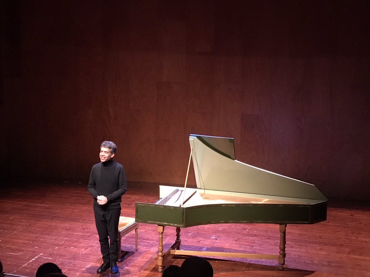 “<a href="/xDiegoAres/">Diego Ares</a> comença el dia tocant Les Variacions Goldberg perquè són oració, meditació i gimnàstica”
Aquesta tarda, el seu virtuosisme ha fet vibrar l’ <a href="/ateneubanyoles/">Ateneu de Banyoles</a> amb aquest primer concert. 
Esperem, impacients, els que vindran.