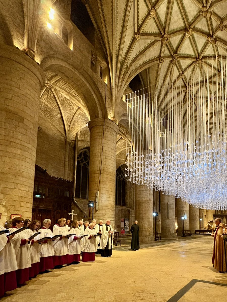 Beautiful Solemn Evensong &amp; procession for Candlemas tonight <a href="/TewkesAbbey/">Tewkesbury Abbey</a> with <a href="/HannahBarraclo8/">Hannah Barraclough</a> <a href="/CarletonEthers/">Carleton Etherington</a> <a href="/TewksAbbeyChoir/">Tewkesbury Abbey Choir</a> “Lord, now lettest thou thy servant depart in peace according to thy word. For mine eyes have seen thy salvation.” With thanks to <a href="/MollyBoot1/">Rev’d Molly Boot</a> for photo