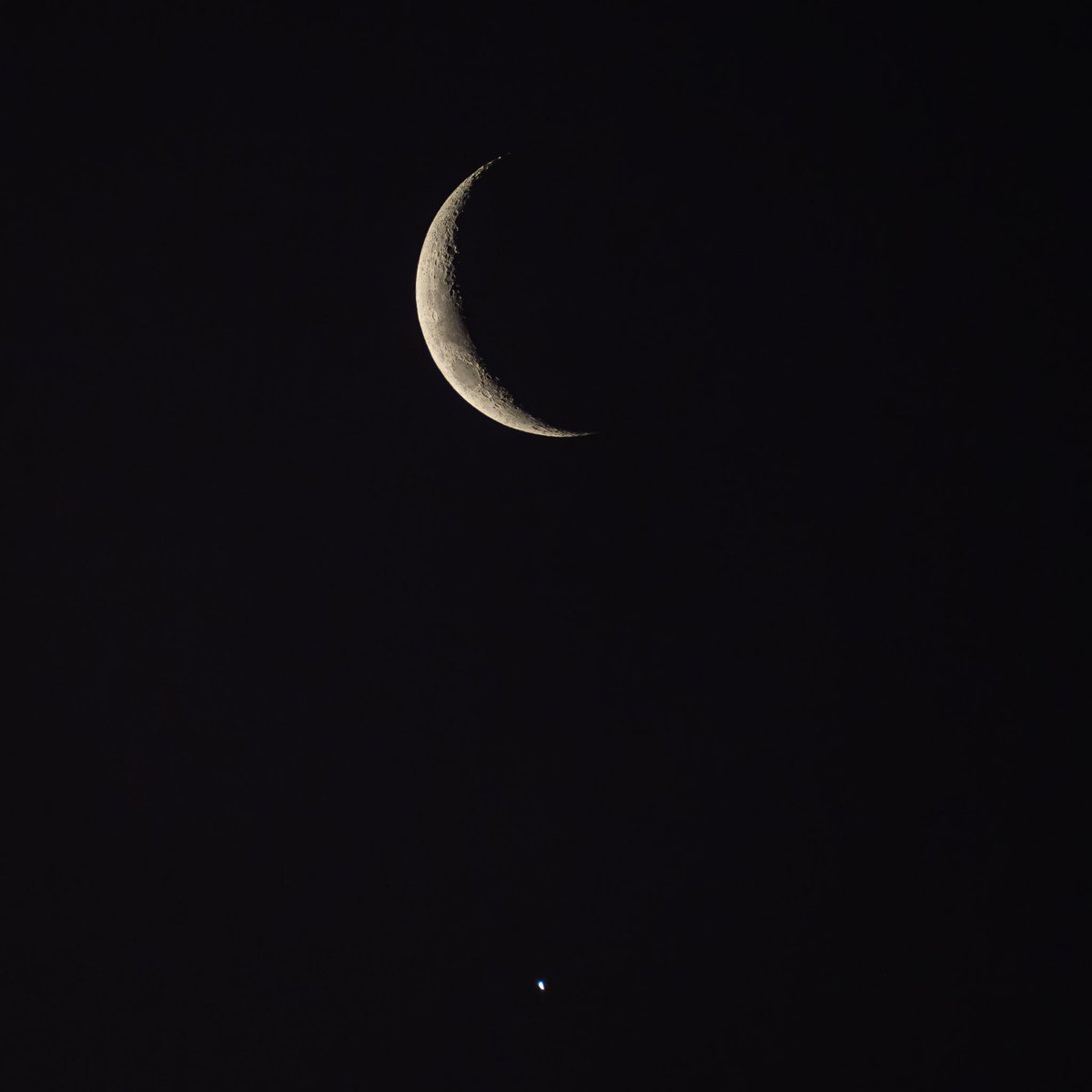 GLSpro's tweet photo. Conjunción Luna Venus 1/2/25 20:45 San Luis.
Cámara SonyAlpha 7IV.
Lente: SonyAlpha 70-350 (565mm).
Montura: iExos 100 v2 Explore Scientific.
+
#GLSfotografia #GLSpro #iexos100pmceight @SonyAlpha #moon #luna #lunavenus #venus #conjuncionlunavenus #moonobsession #argentina 🇦🇷 https://t.co/1oPh39FLlh