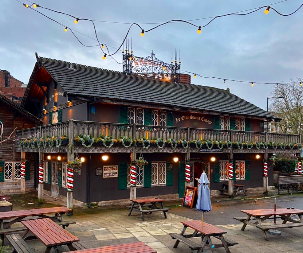 LondonPubMap's tweet photo. Ye Olde Swiss Cottage
📍98 Finchley Rd, London NW3 5EL
Ye Olde Swiss Cottage is located on Finchley Road in Swiss Cottage, Northwest London. This Landmark pub was originally built in the 1830’s, the pub you see today was built in 1960’s. Sadly it closed yesterday. 🧵📸 #deadpub https://t.co/rEEDIhgweU