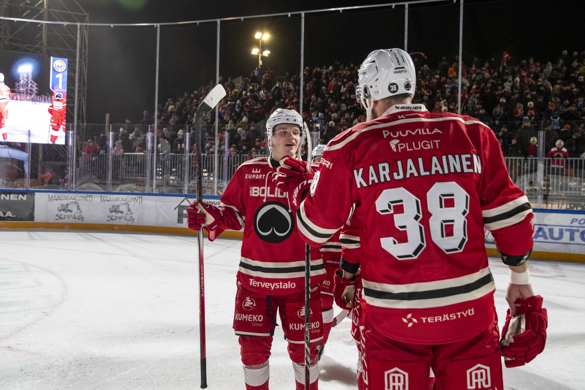 PorinAssat's tweet photo. Talviklassikon punaisten pelipaitojen huutokauppa sulkeutuu tänään illalla!❄️🏒
👉https://t.co/Zebmbci6ZN
#Ässät #Liiga #Talviklassikko https://t.co/aYsxQAfjkK