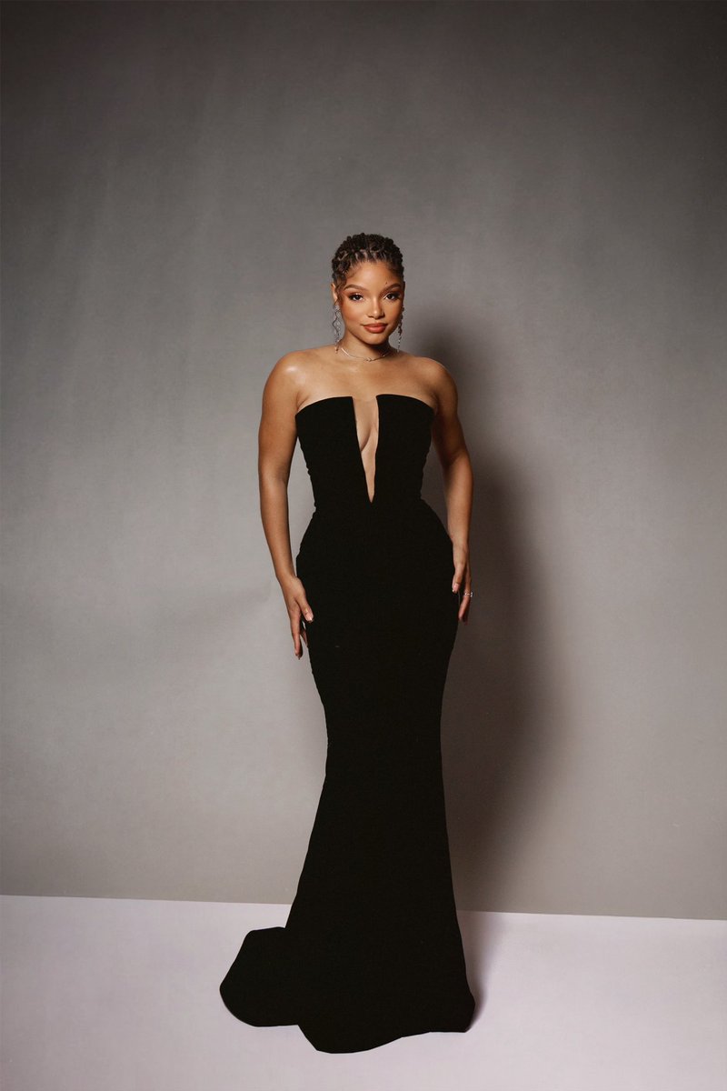 HalleBailey's tweet photo. ✨🖤about last night ✨clive davis grammy party 🖤✨ https://t.co/mFFXN9caFj