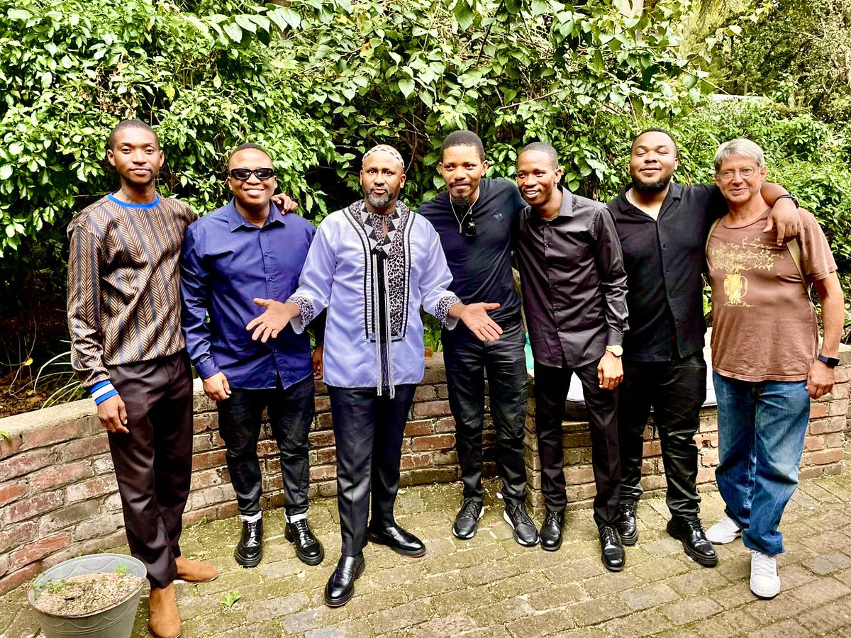ndiyagodola's tweet photo. Men @ work who r mastering the sounds of #UFIKILE EKUSENI and #NOMSA live. From r 2 l :Dave Segal(sound engineer); Sinikiwe Mabaso(drummer);Thato Ralehlolo(trombone); Mamba Tshabalala (trumpet); Sipho Mabena(bass)&Kagiso Ramela(sax) #RingoValentineExperience https://t.co/FPZmum4BtH