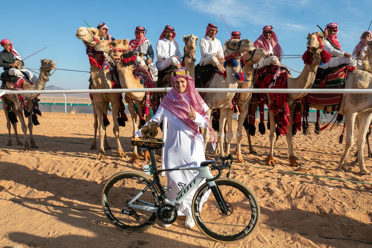 بطل #طواف_العلا2025 توم بيدكوك و طلة استثنائية بالزي السعودي الأصيل 
#العلا دائما تتميّز 
#دراج_العلا
#طواف_العلا #الرحلة_تستمر