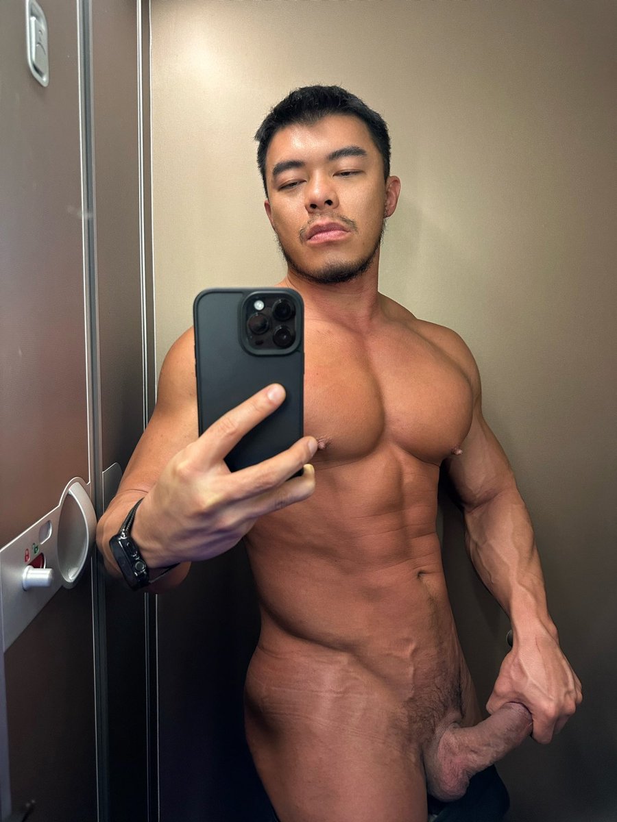 明天開工了！新年快樂✨🐍🤎
祝大家蛇麼都粗蛇麼都大蛇麼都漂亮！💅🏻
新的影片和照片請記得訂閱收看喔🫰🏾

New videos and nudes are on! Subscribe to see more!

OnlyFans: onlyfans.com/uniquebrad 
Fansone: fansone.co/uniquebrad