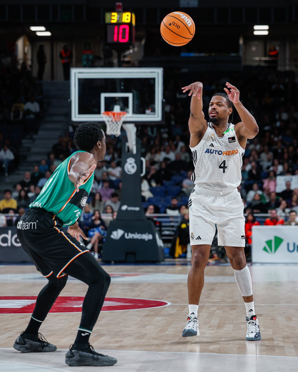 ✨ <a href="/Dennis1SmithJr/">Dennis Smith Jr.</a> debuta con nuestra camiseta ✨