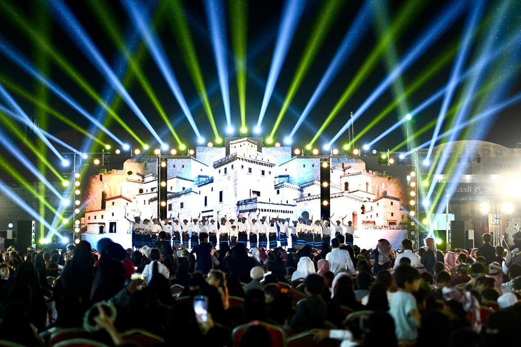 #الصورة|
#سمو_أمير_منطقة_جازان 
#محمد_بن_ناصر_بن_عبدالعزيز
يدشن #مهرجان_عسل_جازان_العاشر،الذي ينظمه 
فرع وزارة البيئة والمياه والزراعة بالمنطقة بالتعاون 
مع محافظة #العيدابي.