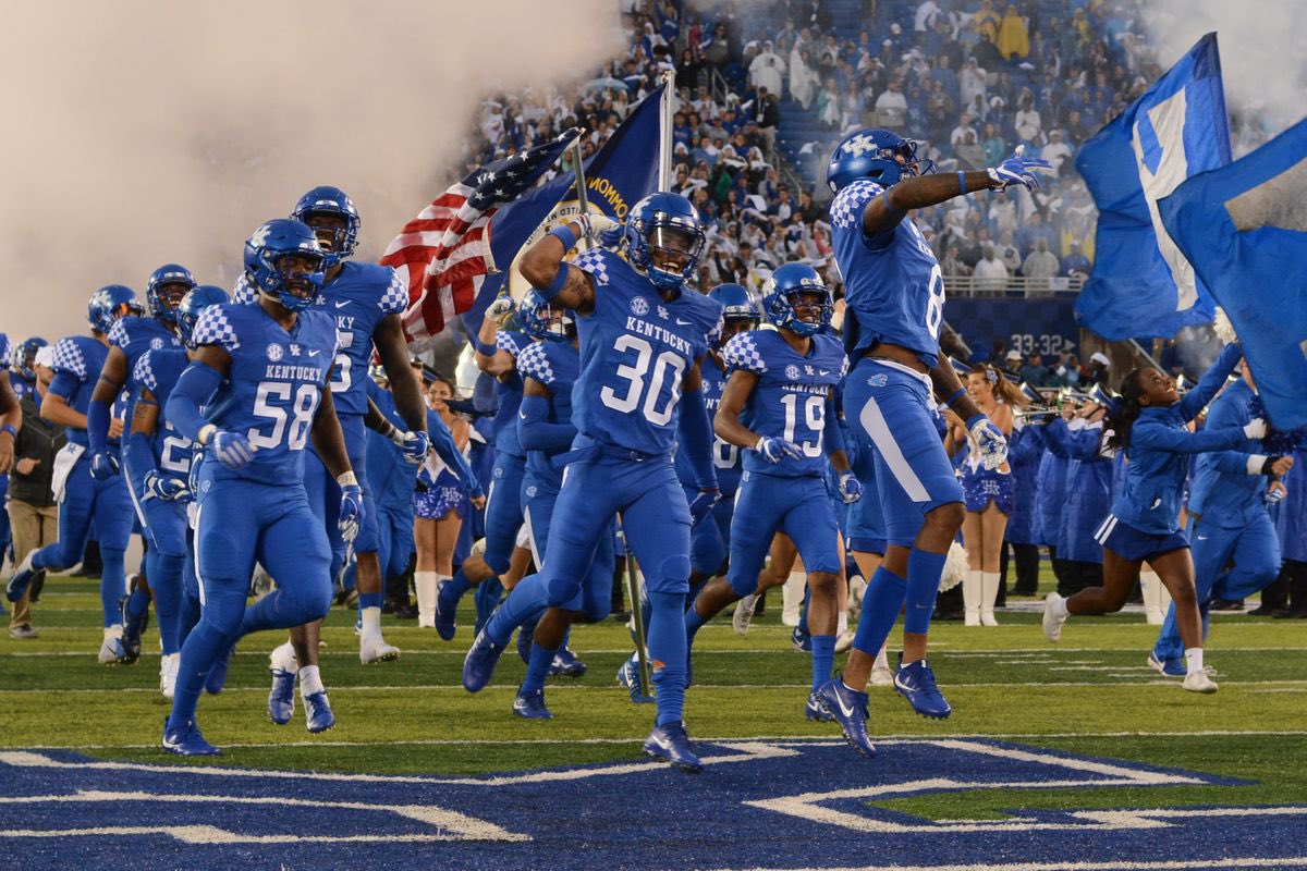 jadynwilliams22's tweet image. After a great conversation with @vincemarrow I am #BLESSED to receive my 1st Sec offer from University of Kentucky 💙 !  #AGTG #BBN @UKFootball @RecruitMTFB @CoachBuffano @CoachShanefelt @CoachNMoore @EdwinGlick @CoachTMcGuire1 @AllenTrieu