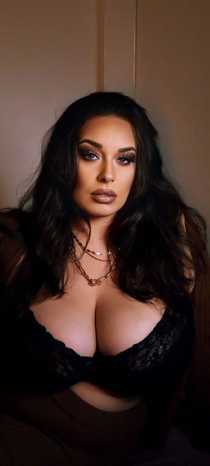 3 pic. Chubby and with big tits 
????
#tits #boobs #bigtits #bigboobs #hugetits #hugeboobs #tetas  @number_kuusysi