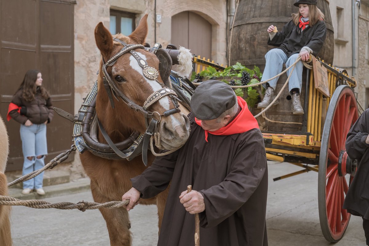 barcons_maria's tweet photo. Un any més celebrant la #Candelera acompanyada dels @GegantsPratsdeL, la @coblabergajove i els bastoners i grallers de Sant Bartomeu del Grau.

Molt fan d’aquesta festa i de totes les persones que ho feu possible, visca la Candelera i visca #Perafita! https://t.co/Bx1CGAhpY7