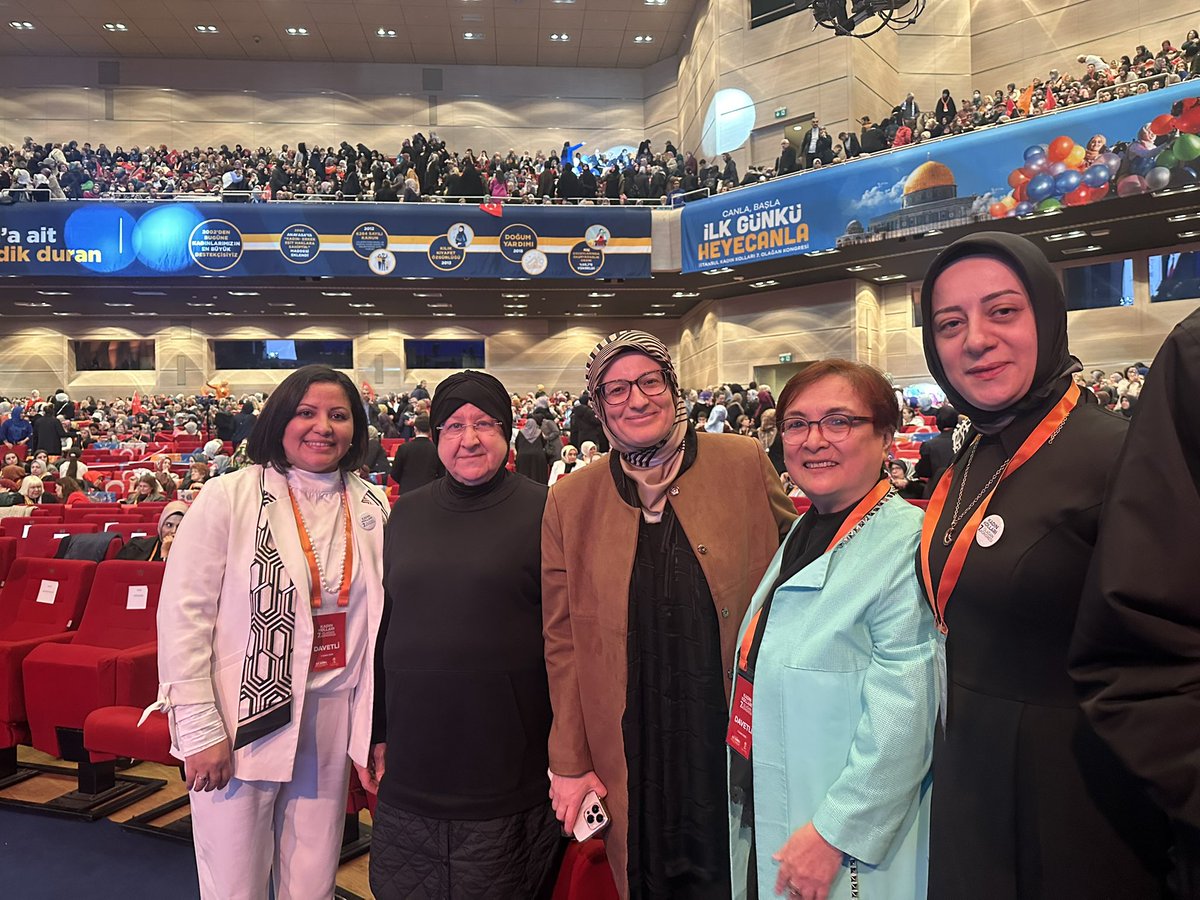 Cumhurbaşkanımız Sayın Recep Tayyip Erdoğan ve kıymetli eşi Emine Erdoğan Hanımefendi’nin teşrifleriyle İstanbul İl Kadın Kolları 7. Olağan Kongresi’ne katıldık.

Kadınların siyasetteki gücünü daha da artırmak, Türkiye Yüzyılı hedeflerimize emin adımlarla yürümek için bir