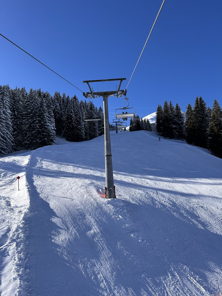 alecynbronydd's tweet photo. Great few days in #soll Austria
Good to back on the skis https://t.co/jV08plT6z6