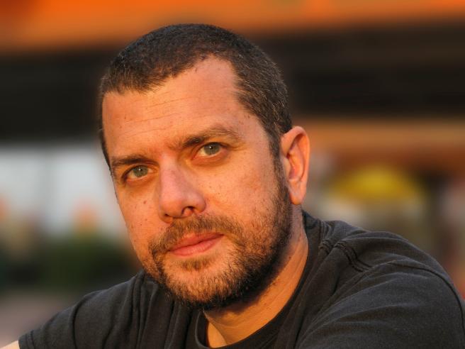 "Volevamo lanciare un appello. Alberto Trentini, un cooperante italiano che è andato in Venezuela e dal 15 novembre la famiglia non ha più notizie. Chiediamo che il Governo si dia una mossa perché è passato troppo tempo, non si sa dove sia. Vogliamo che questo giovane italiano