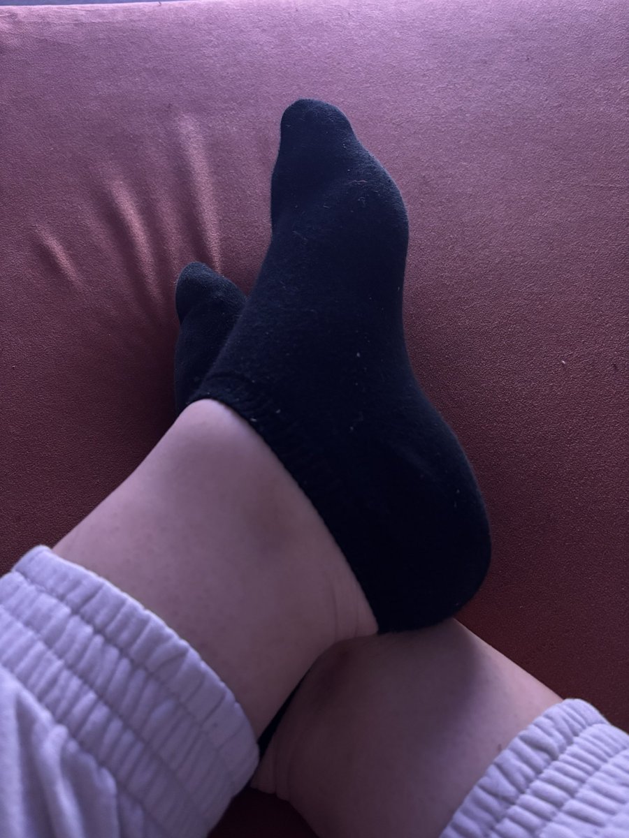 Laviee97's tweet photo. Getragene socken von einem Plussize Girl?😝 dann weißt du wo du dich melden musst !!😈 

#socken #cashmaster #sklave #geldherrin #cash #sklave #drainthewallet #dom #sub #zahlschwein https://t.co/4ZbqdBY3dJ