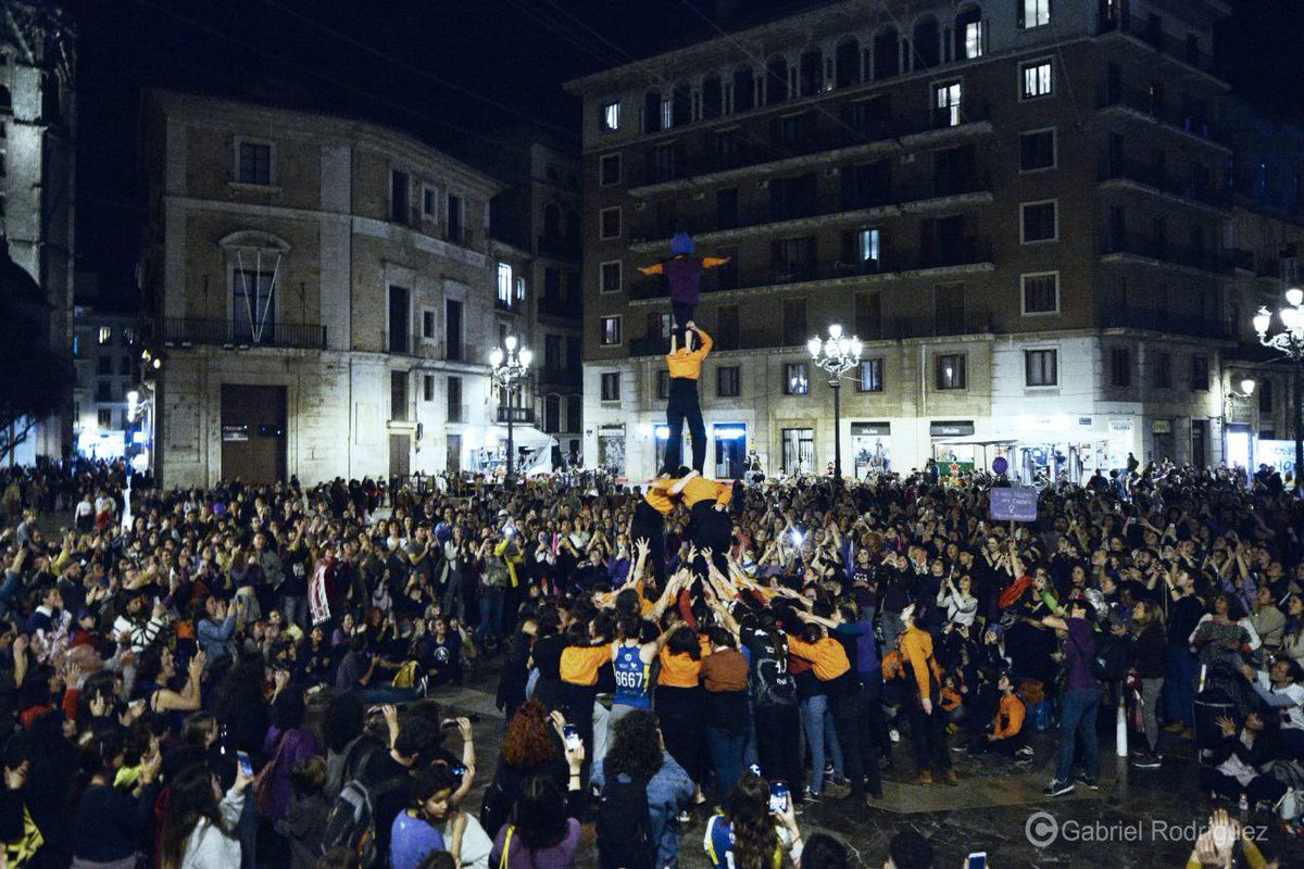 ⚫️🟠

10é Aniversari de la Jove

A la muixeranga intentem lligar la consciència amb la cultura i per això volem actuar de la millor forma possible assumint posicionaments que ens facen crèixer i continuar plantant cara als reptes que se’ns presenten. Per això, què volem ser?